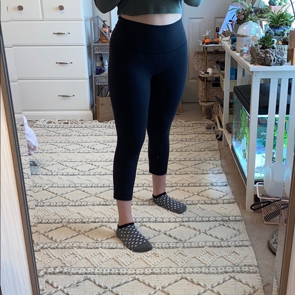 LuluLemon WunderUnder Cropped Leggings - Picture 1 of 4
